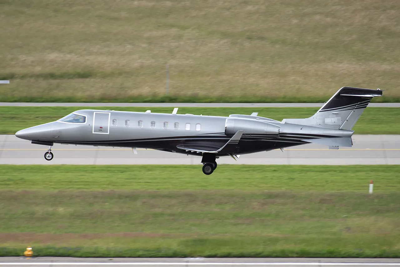 Bombardier Learjet 40